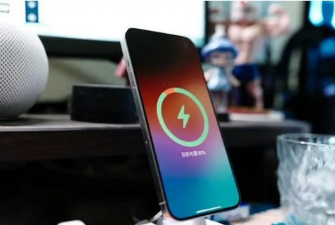 巍山苹果15换屏服务分享用什么充电器给iPhone15充电更好 